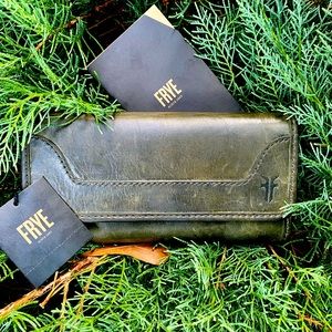 Frye Pine tri-fold leather Melissa Wallet